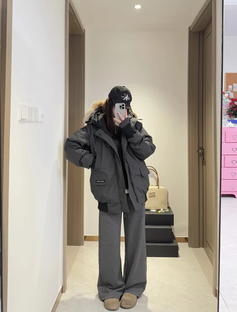 Canada Goose Expedition Parka Black with Raccoon Fur Trim Down Jacket - 21