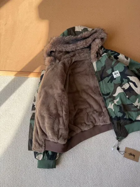 Stüssy Camo Faux Fur Hooded Bomber Jacket - 2