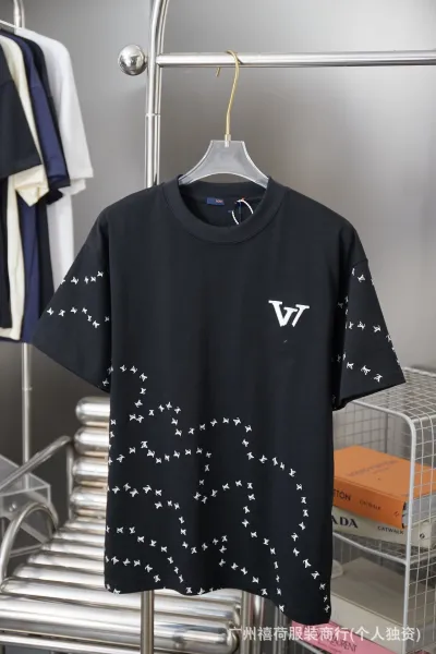 Louis Vuitton Monogram Print Black T-Shirt - 1