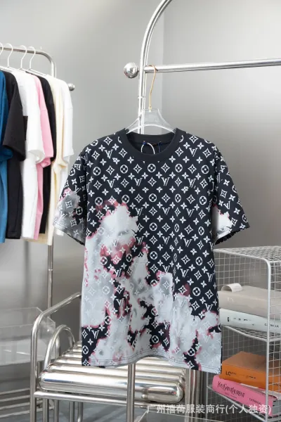 Louis Vuitton Monogram Gradient Print T-Shirt Black - 1