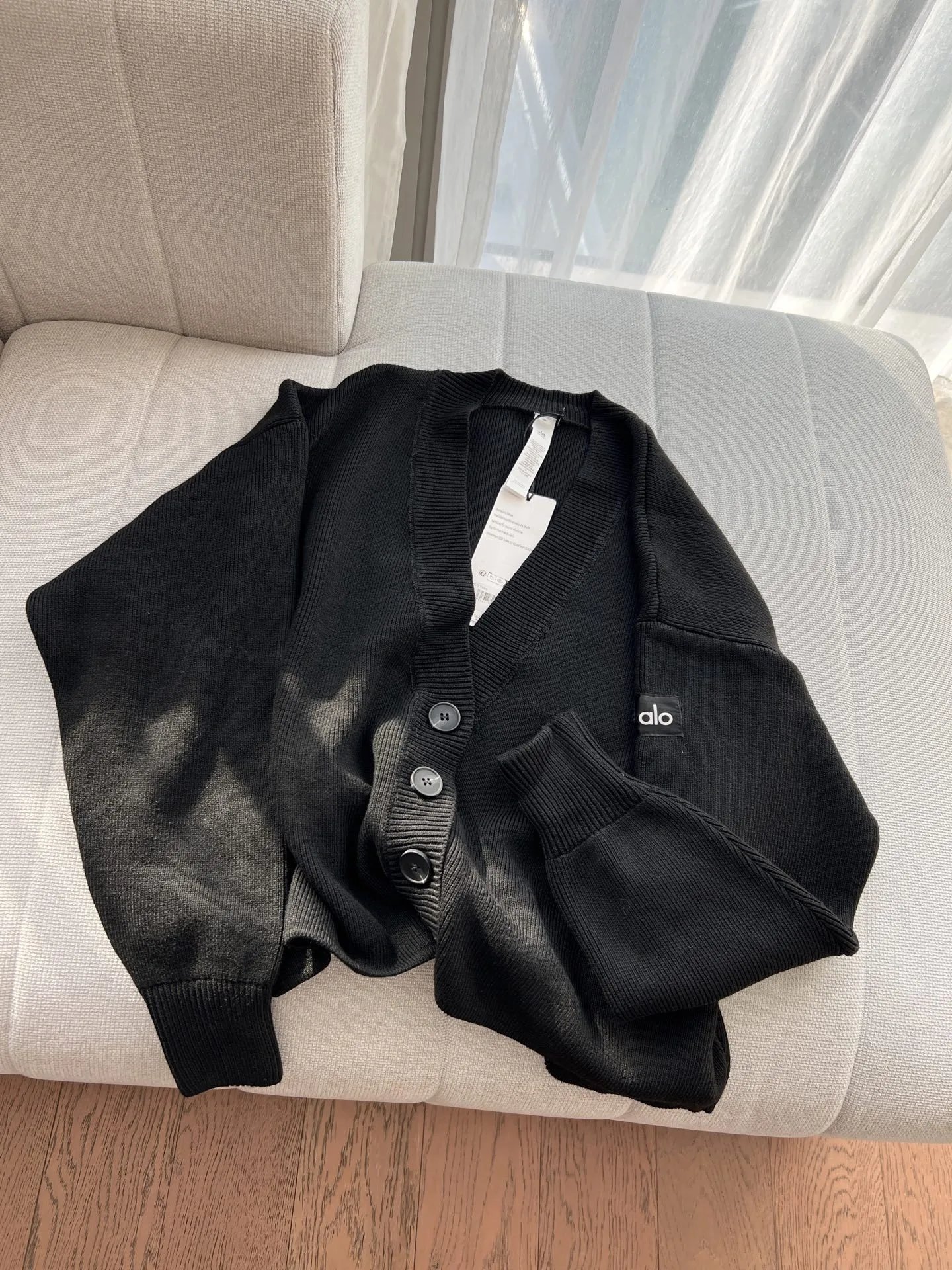 Alo Yoga Essential V-Neck Cardigan Black - 20