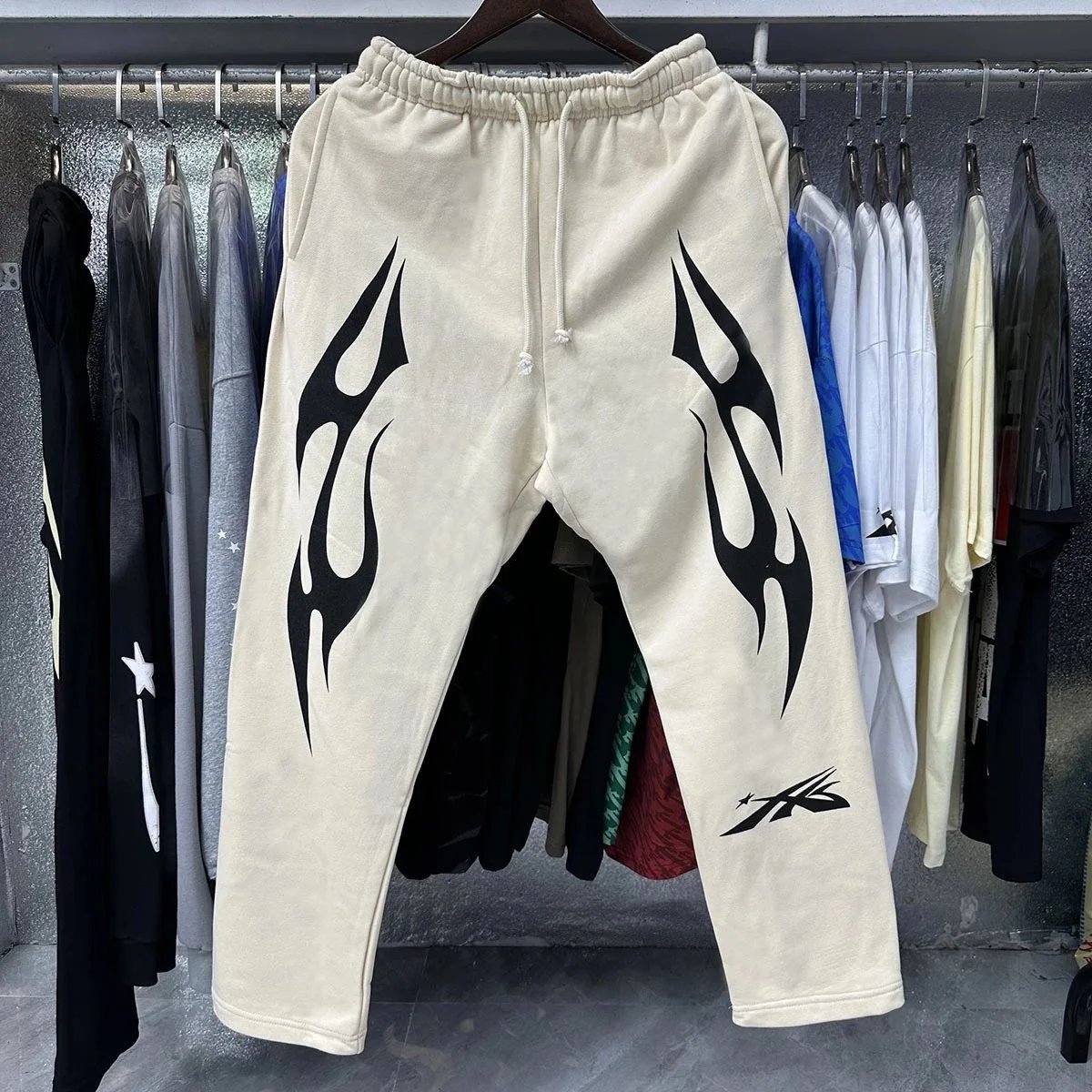 Design Flame Print Yellow Sweatpants - 9