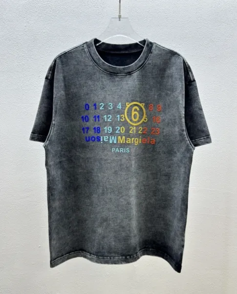 Design Abstract Numbered 'W' Graphic T-Shirt White - 19