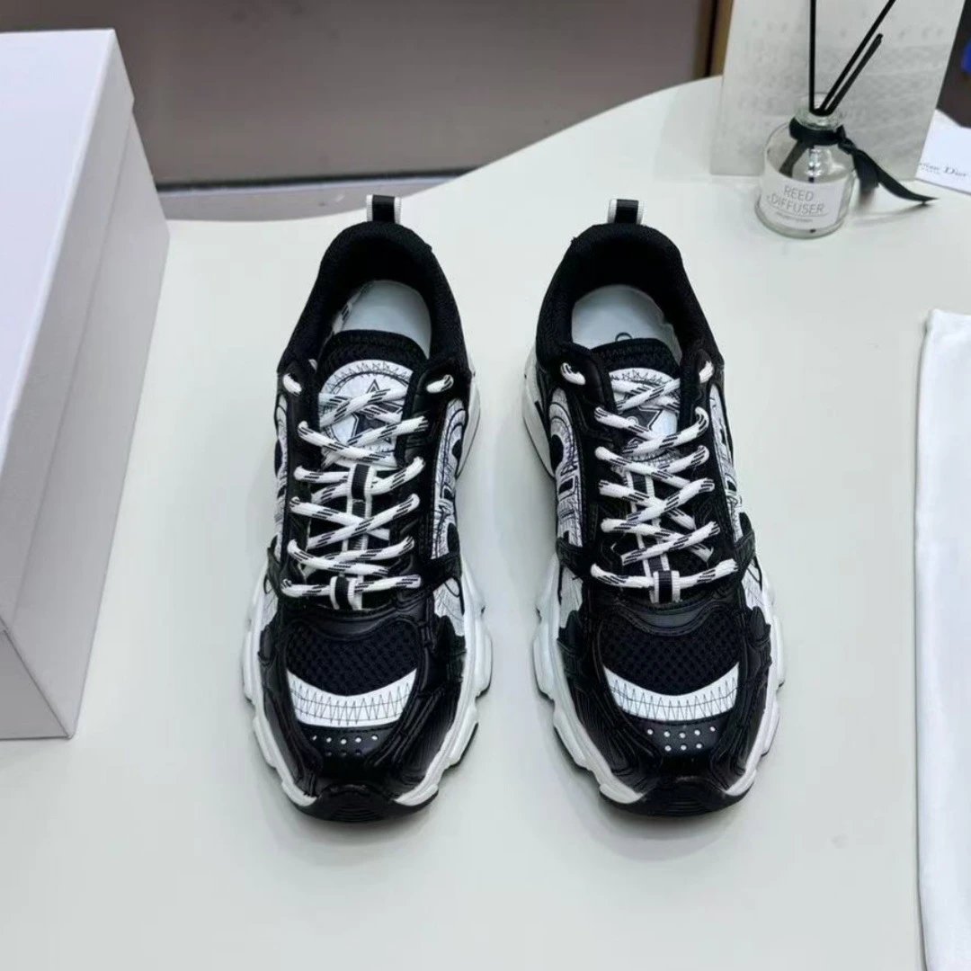Dior B23 Oblique Black and White Chunky Sneakers - 9