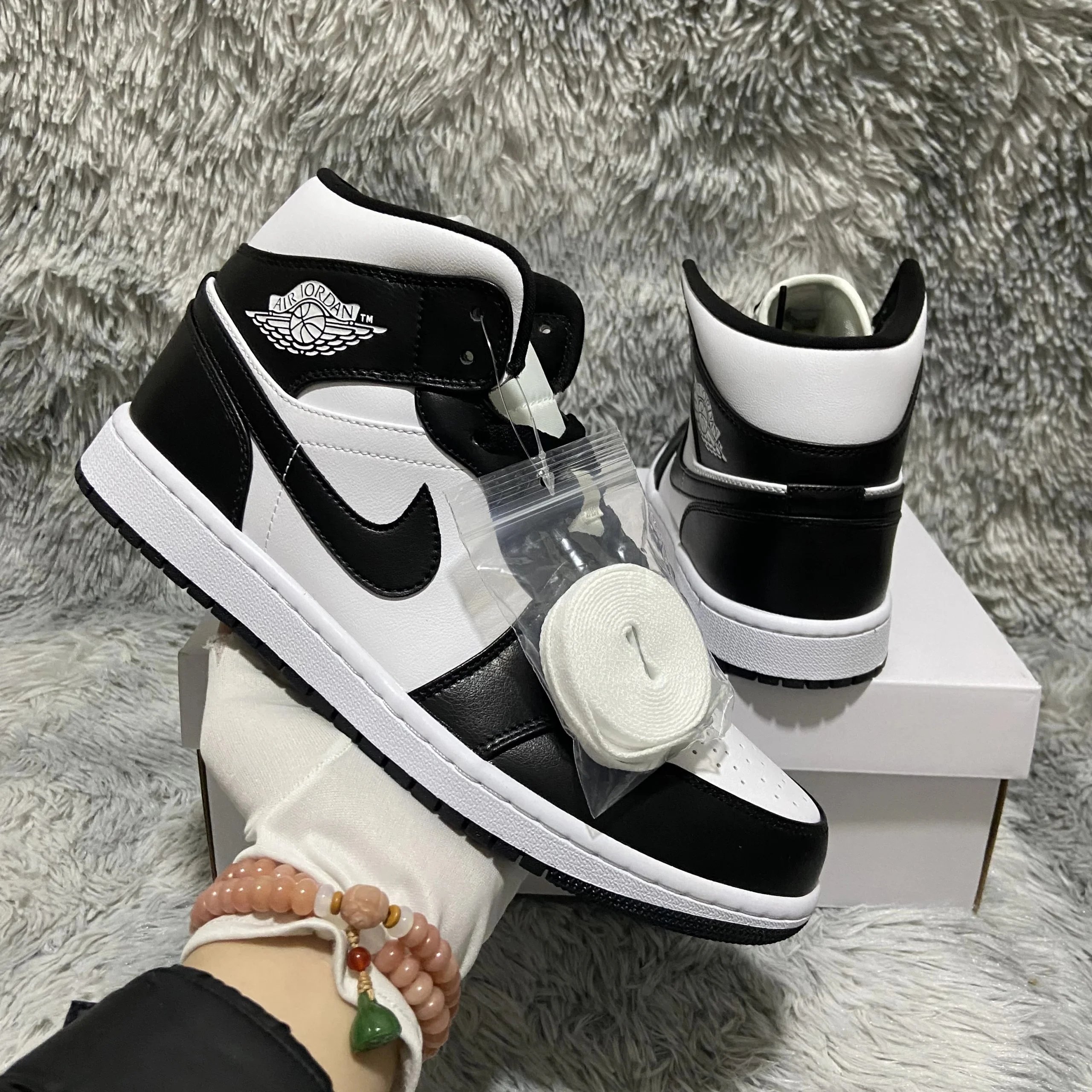 纯原头层高品质 耐克NIKE Air Jordan 1 Retro Mid AJ1 乔1中帮黑白熊猫 DV0991-101 高帮 防滑耐磨 经典复古 男女同款男鞋女鞋情侣鞋生日礼物男女休闲鞋运动篮球鞋