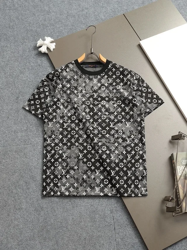 Louis Vuitton T-Shirts Monogram-patterned short-sleeve T-shirt product detail image 11