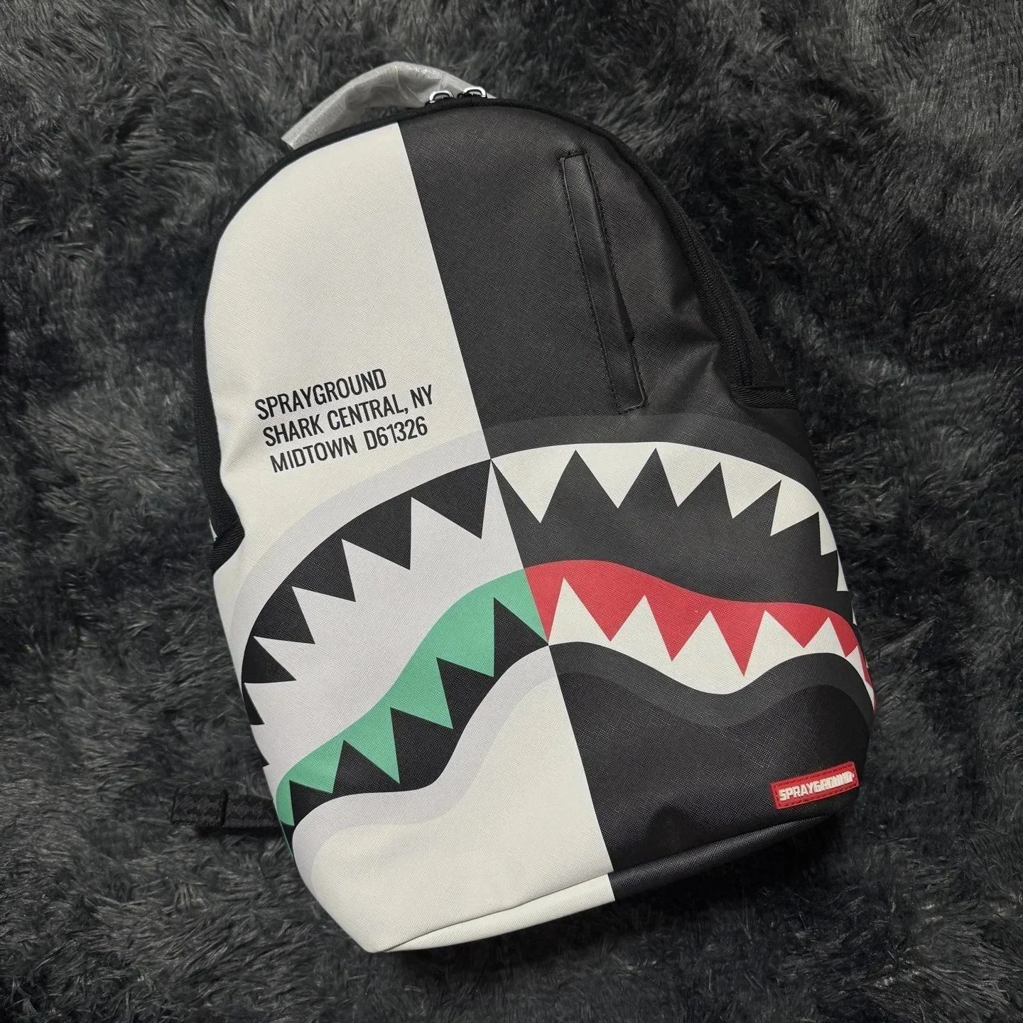 Design Sprayground Shark Mouth Graffiti Checkered Backpack Pink Black White Mini Backpack - 6