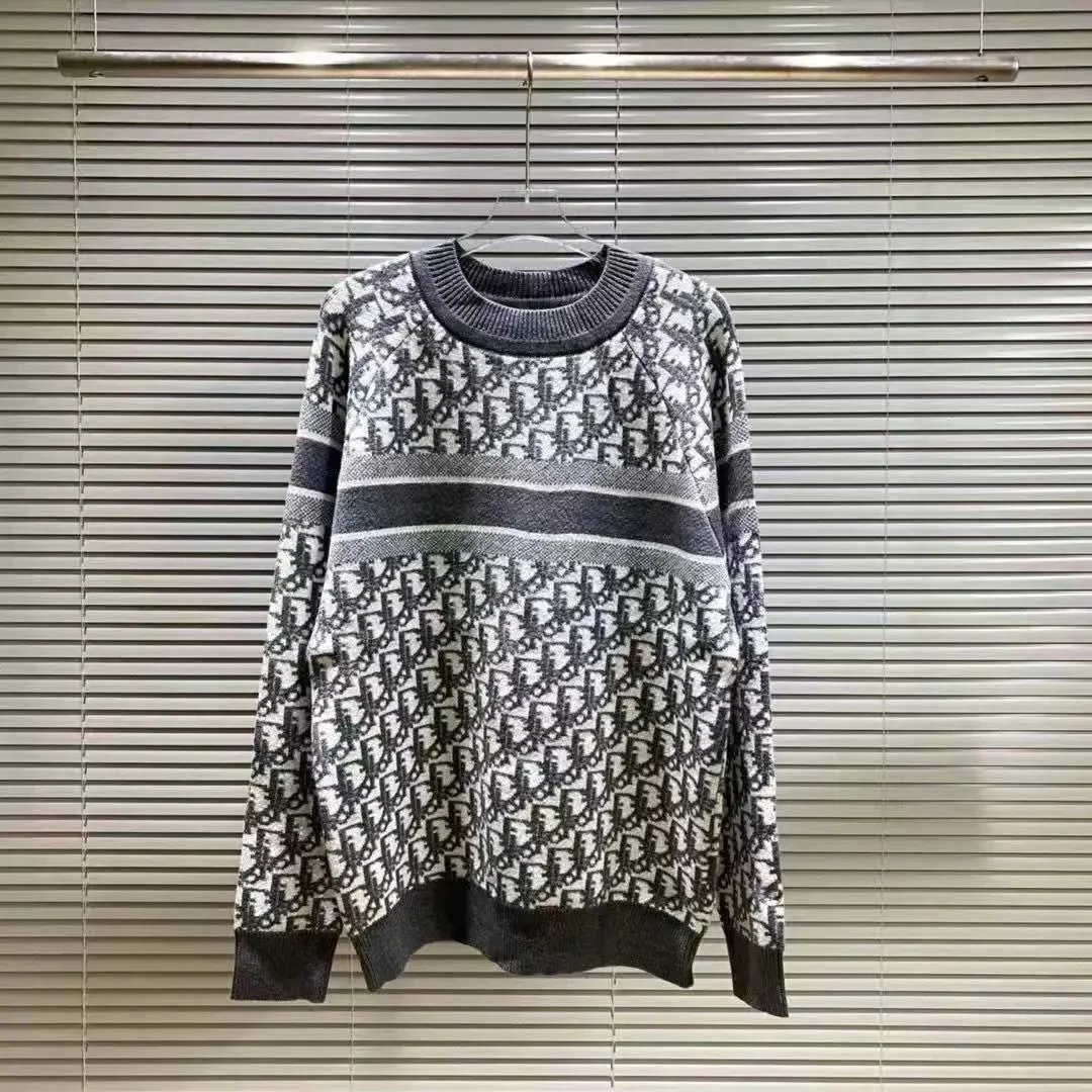 Round neck sweater 1