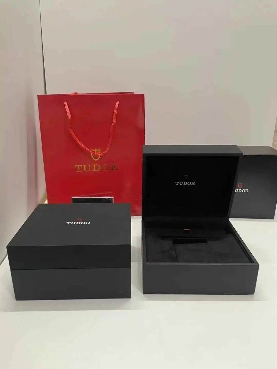 Caja Tudor Watch