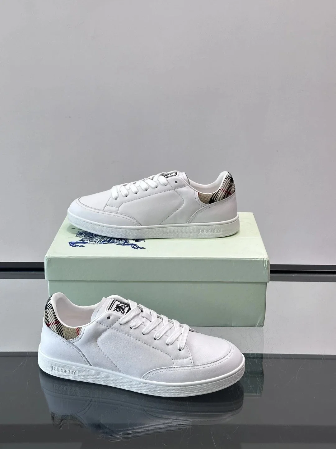 Burberry Sneakers Clásicas para Hombre