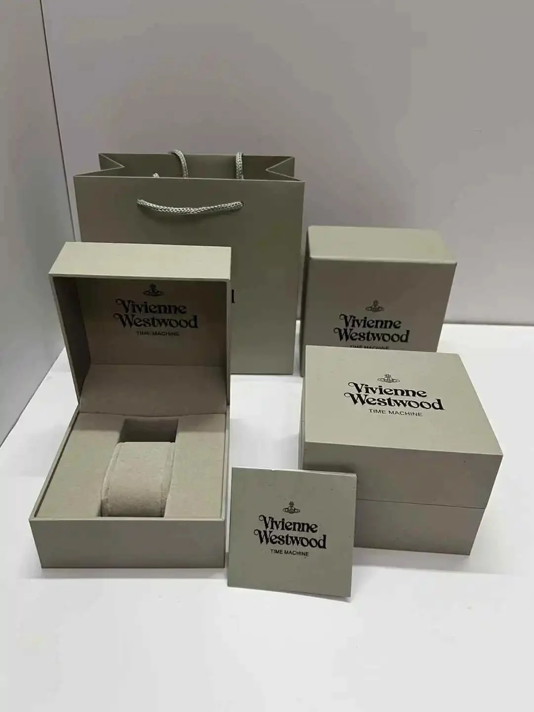 Caja de Reloj Vivienne Westwood