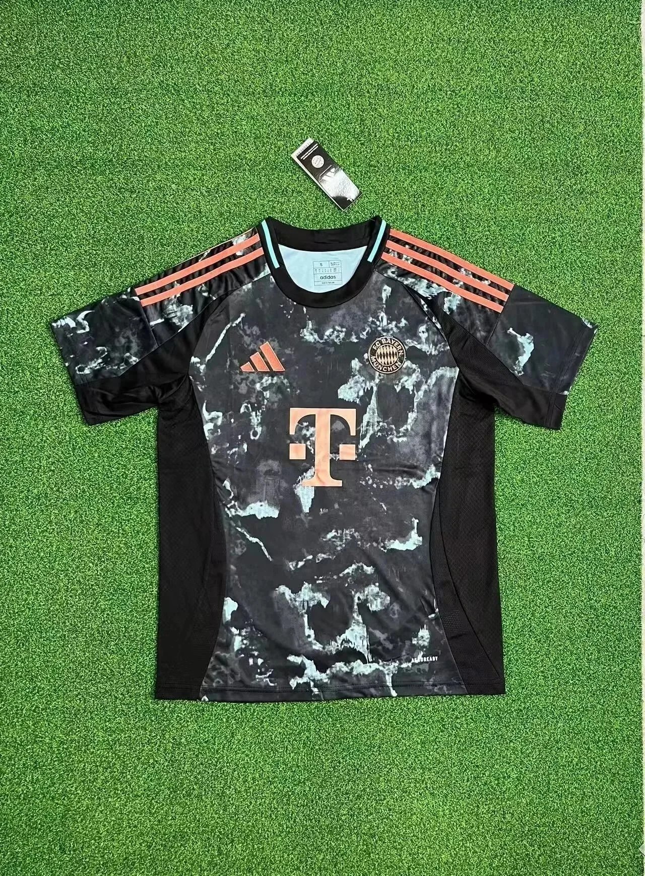 24-25 Bayern away