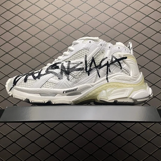 Balenciaga Sneakers Runner product detail image 11