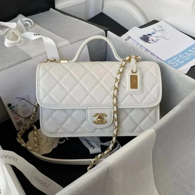 Chanel Crossbody Bags Quilted chain-strap product detail image 3
