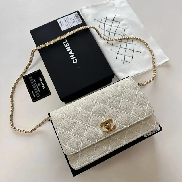 Chanel Crossbody Bags Quilted chain-strap product detail image 4
