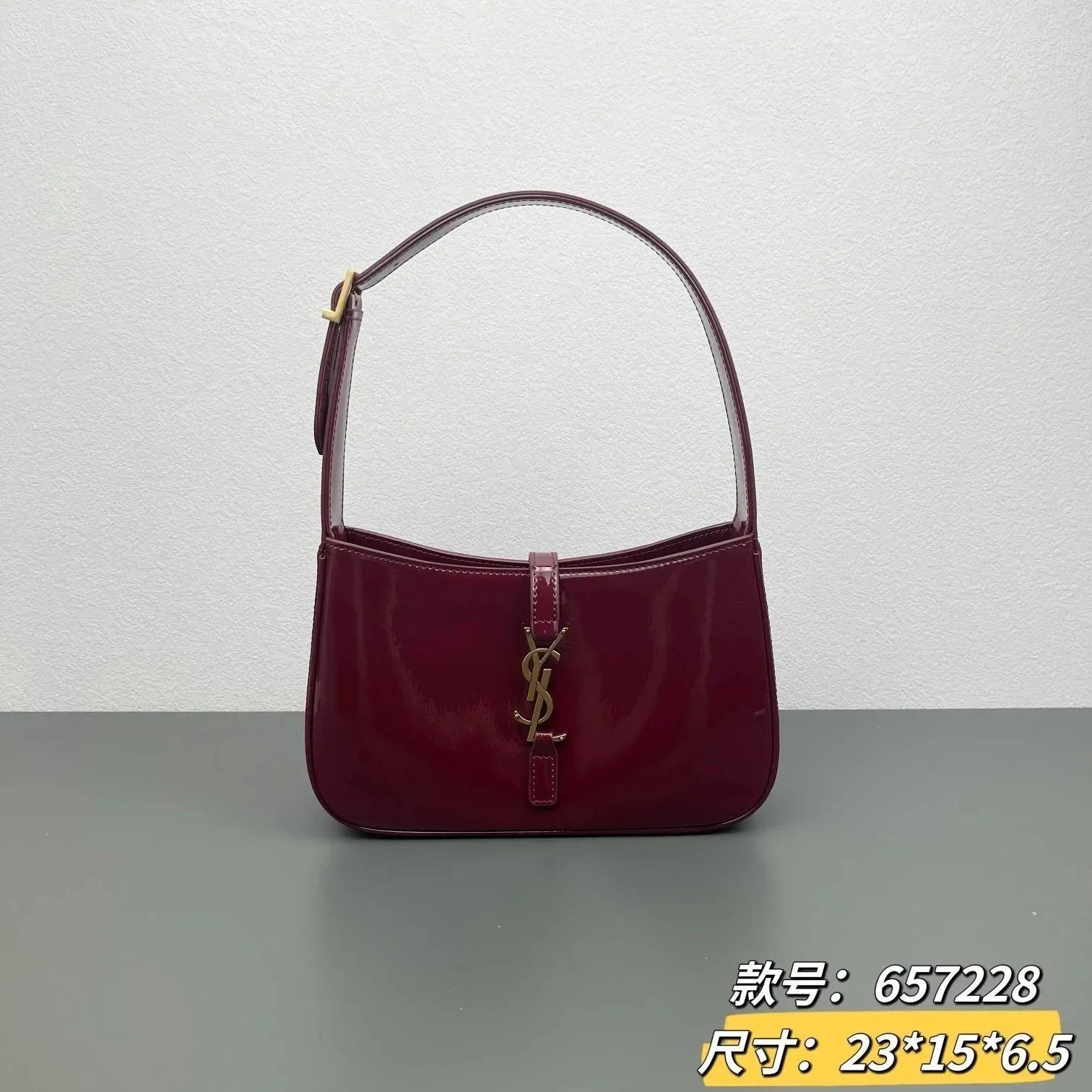 Gucci Shoulder Bags Quilted Half-Moon Bag with Chain Strap — 23X16x6.5c m