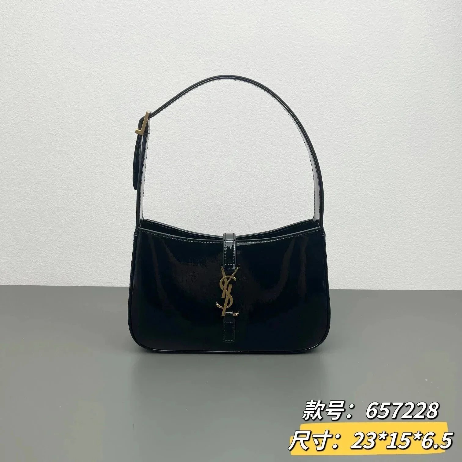 Gucci Shoulder Bags Quilted Half-Moon Bag with Chain Strap — 23X16x6.5cm