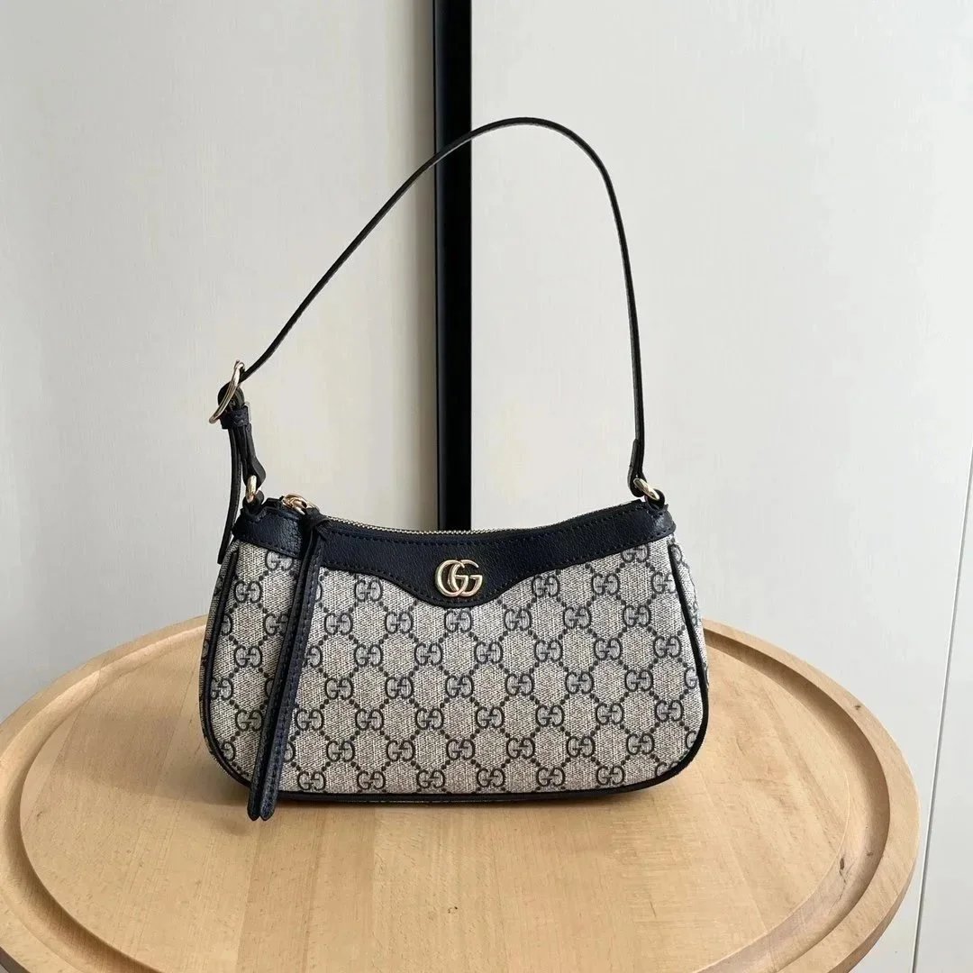 Chanel Quilted Chain-Strap Crossbody Bag — 25X15X6.5cm