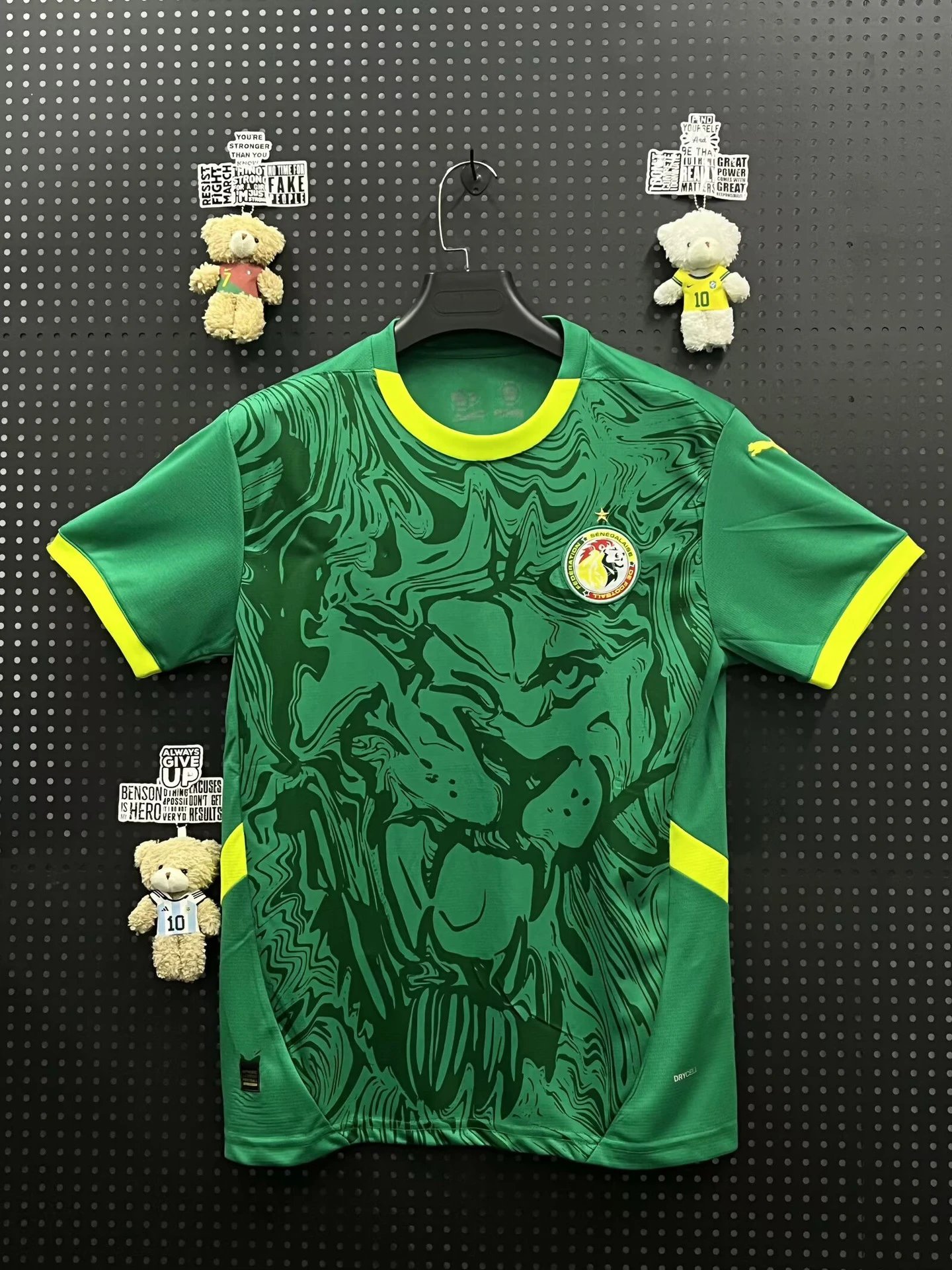 2425 Senegalese Lord