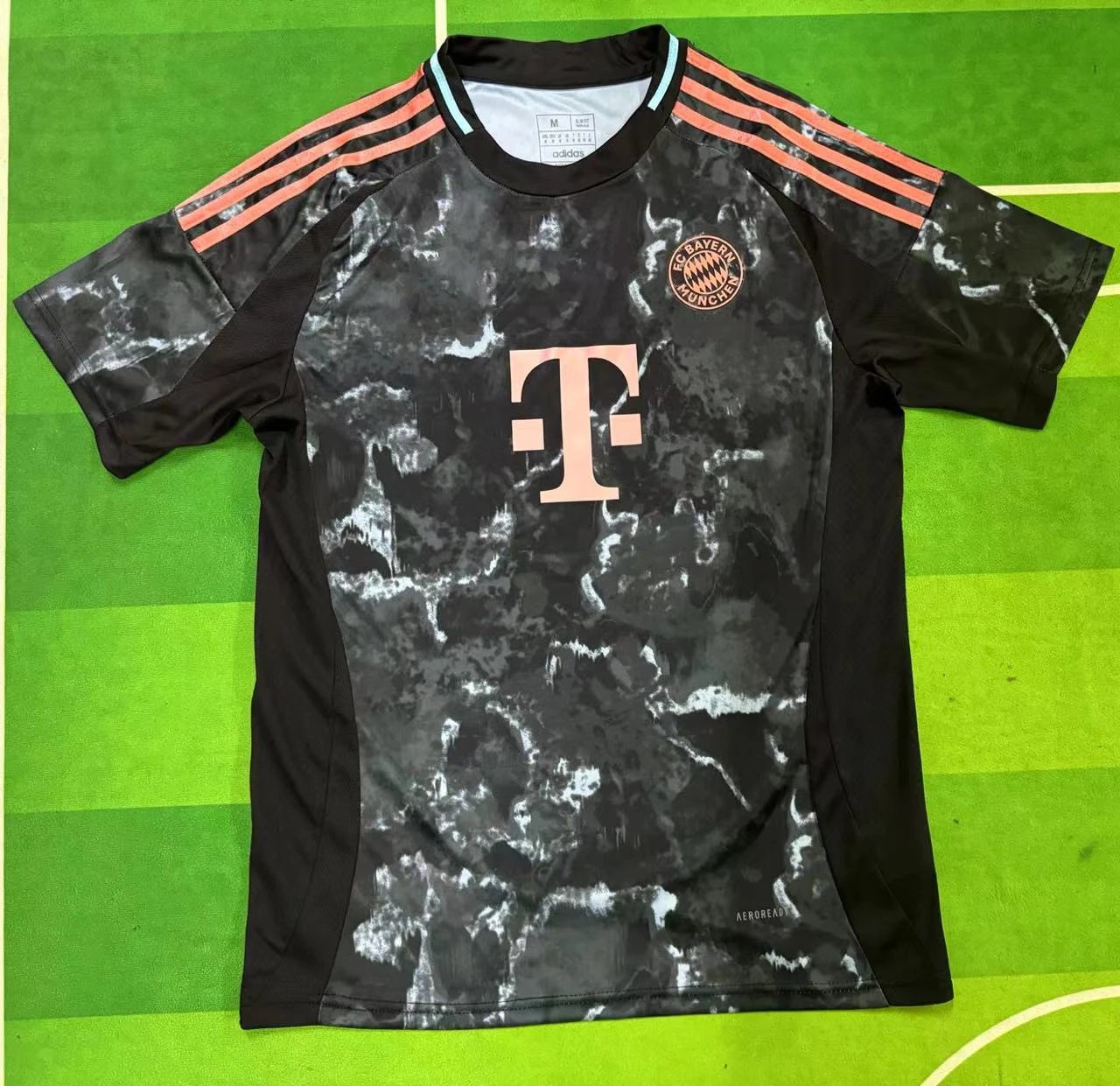 24-25 Bayern Away