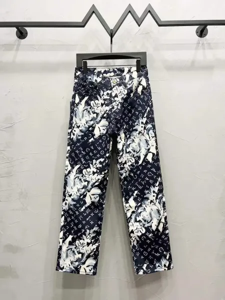 Louis Vuitton Monogram Floral Print Cropped Jeans - 1