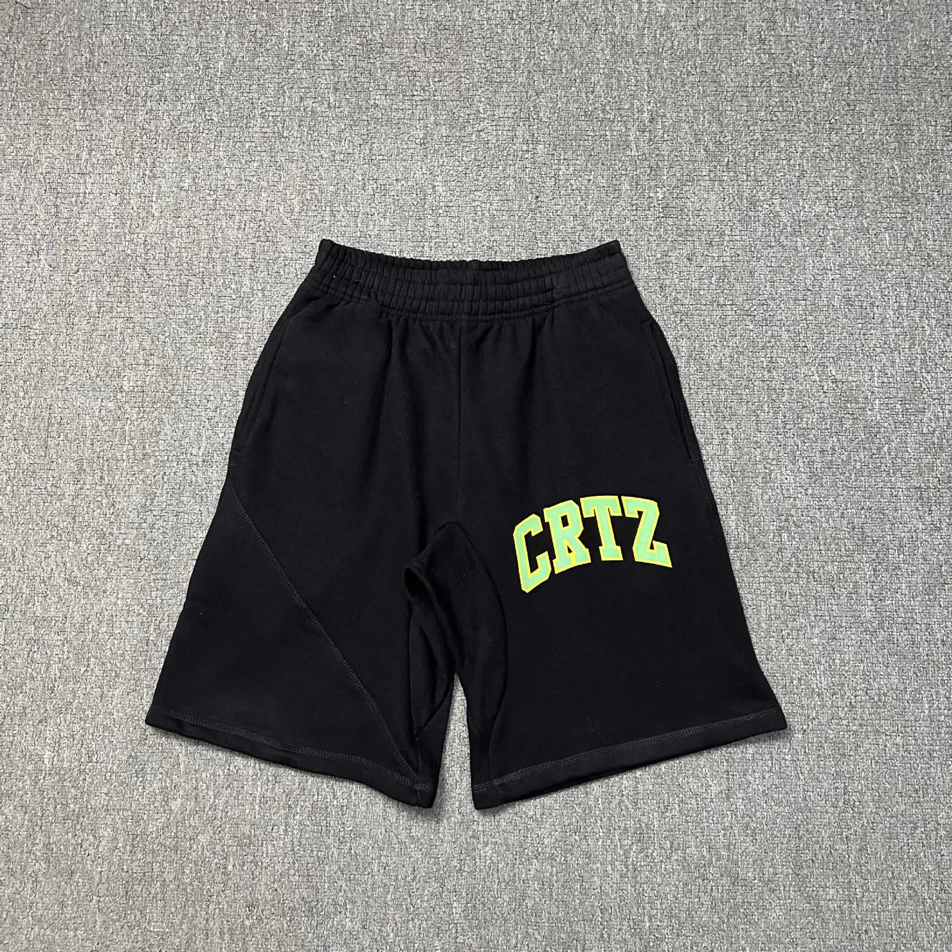 823 Black Green