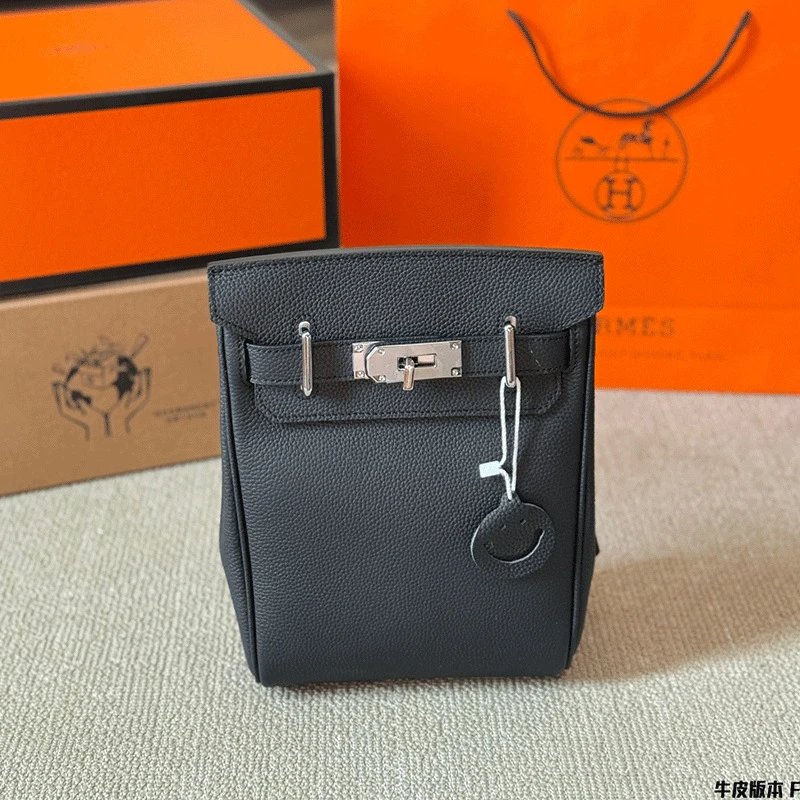 Herm&egrave;s Mini Kelly &agrave; Dos Pebbled Leather Crossbody Bag