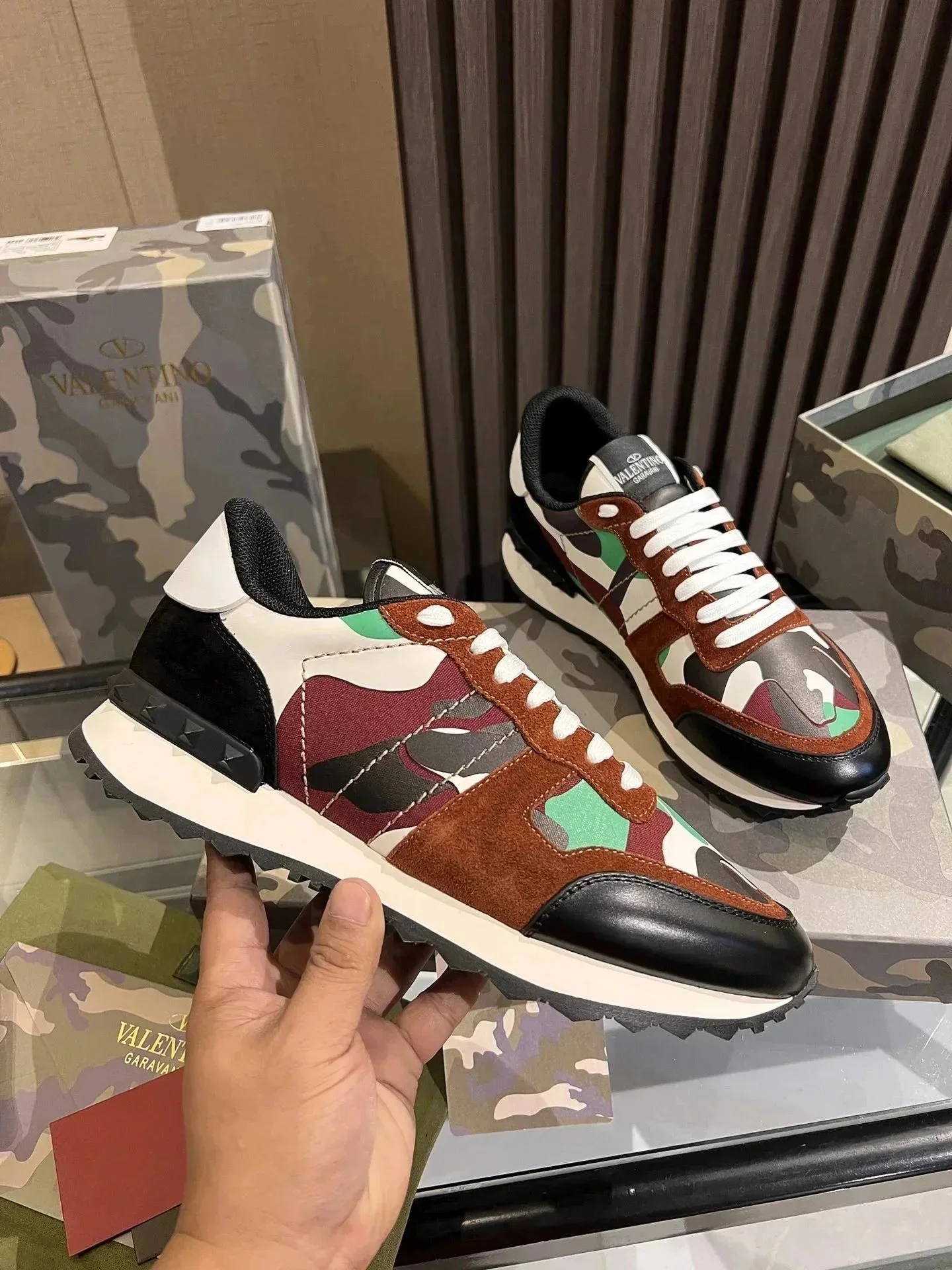 Valentino Garavani C