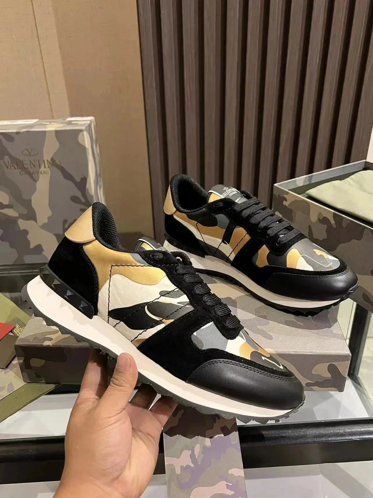 Valentino Garavani C