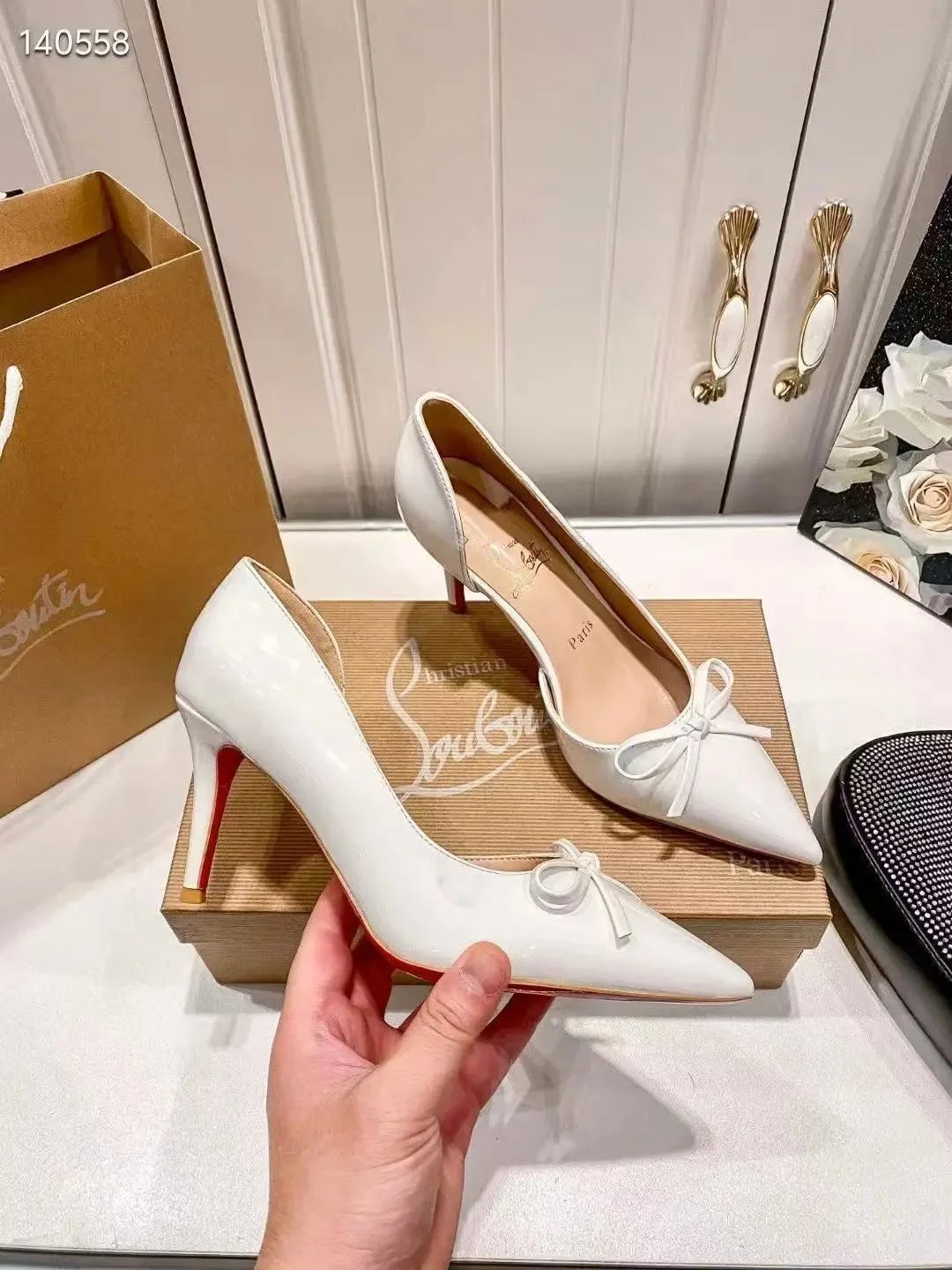Christian Louboutin Pigalle Follies Bow Pointed-Toe Pumps T-Shirt