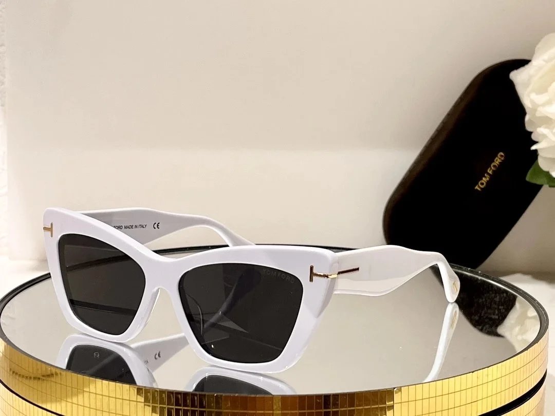 Tom Ford Eyewear Square aviator sunglasses with brow bar and T-logo temples — 24