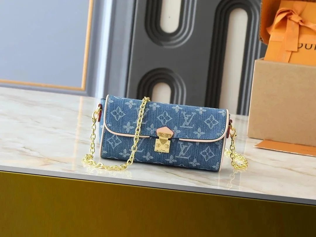 20.5 × 11 × 6 cm ..