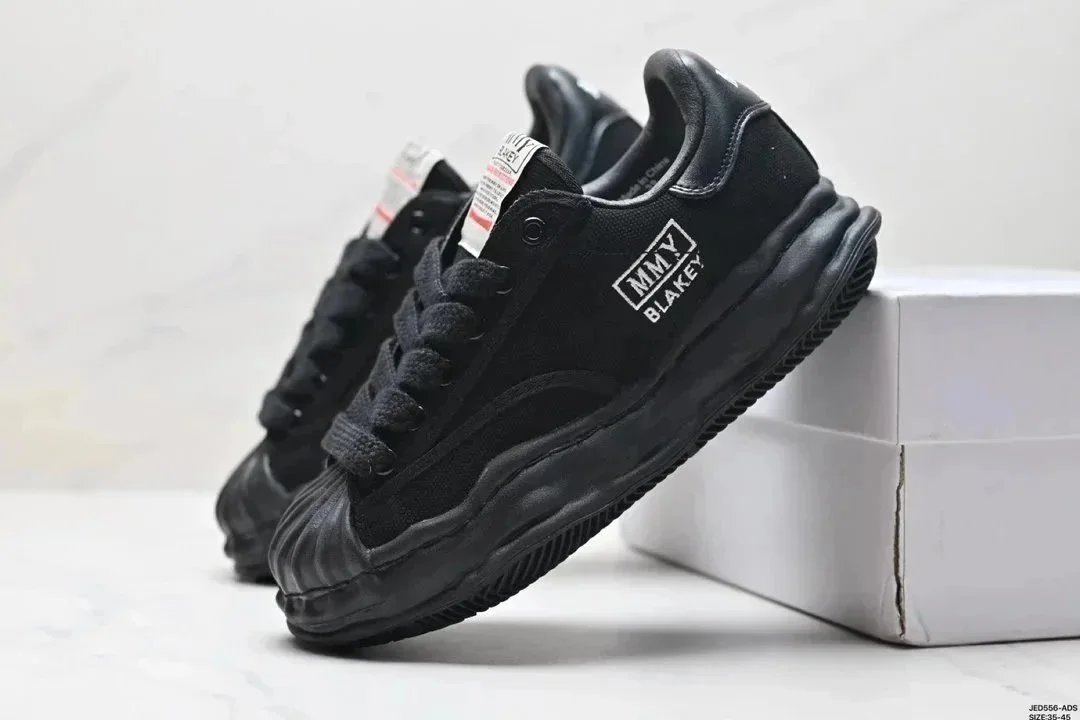 UNNY BAND Black White Casual Sneakers