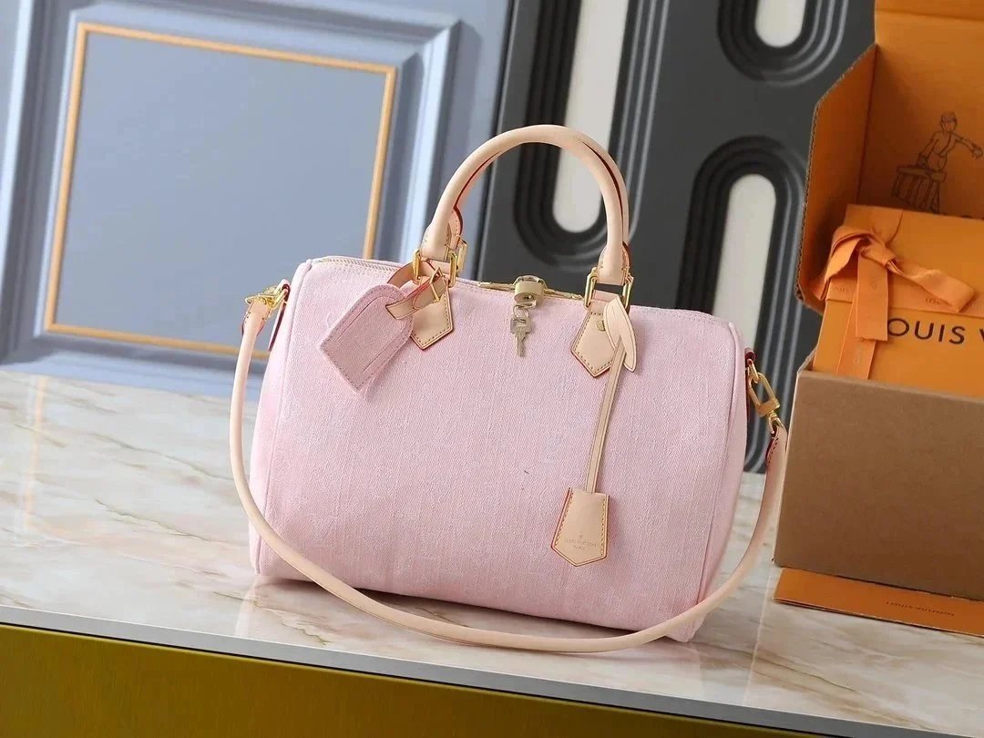 30.0 x 21.0 x 17.0 *