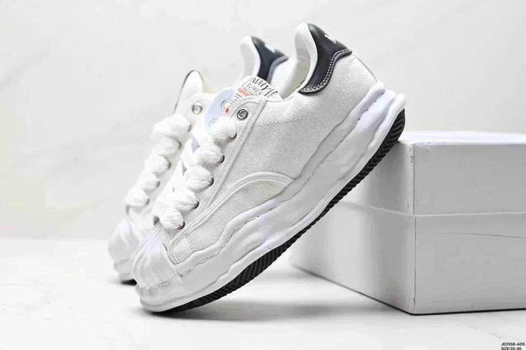 UNNY BAND Black White Casual Sneakers