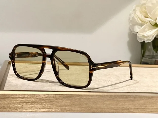 Tom Ford Eyewear Square aviator sunglasses with brow bar and T-logo temples product detail image 1