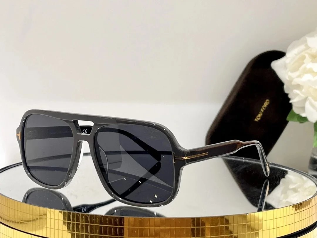 Tom Ford Eyewear Square aviator sunglasses with brow bar and T-logo temples image 10