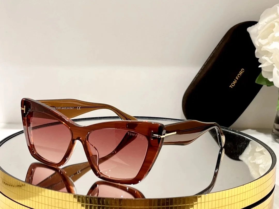 Tom Ford Eyewear Square aviator sunglasses with brow bar and T-logo temples — 19