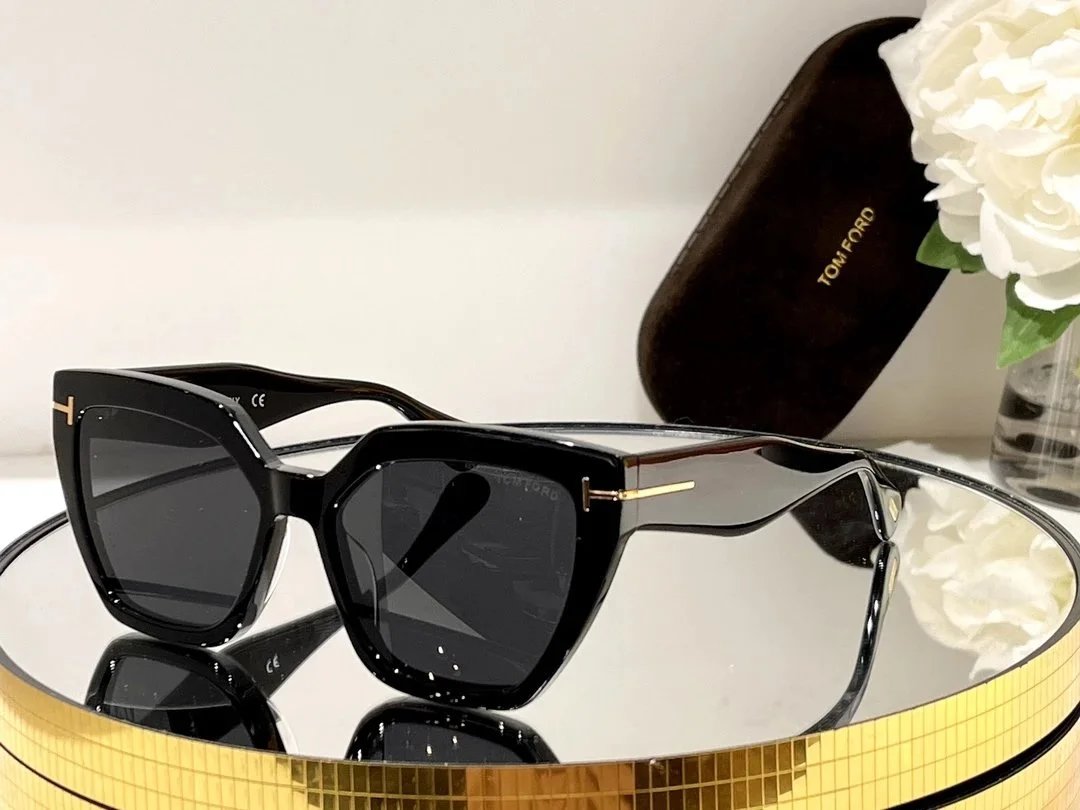 Tom Ford Eyewear Square aviator sunglasses with brow bar and T-logo temples — 27