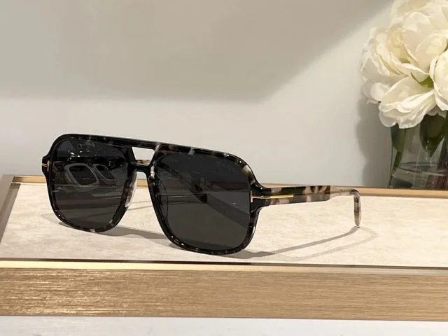 Tom Ford Eyewear Square aviator sunglasses with brow bar and T-logo temples product detail image 7