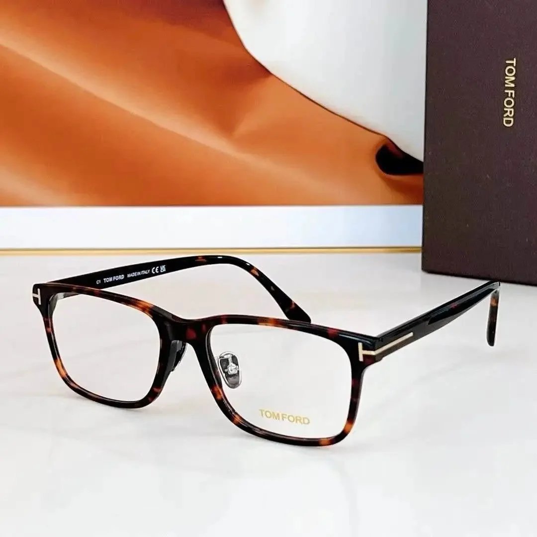 Tom Ford Eyewear Square aviator sunglasses with brow bar and T-logo temples — 39