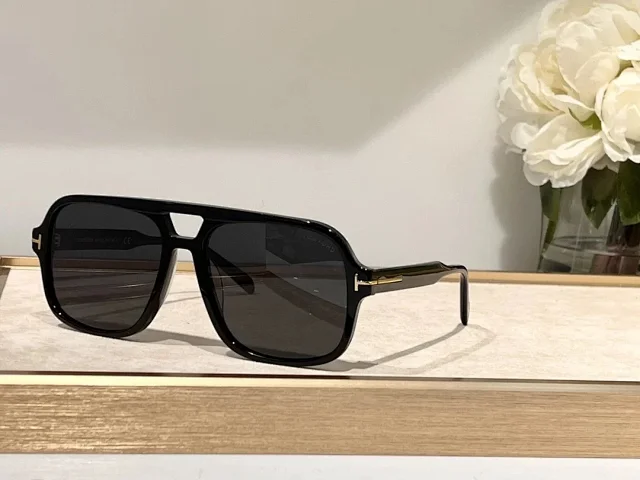Tom Ford Eyewear Square aviator sunglasses with brow bar and T-logo temples product detail image 5