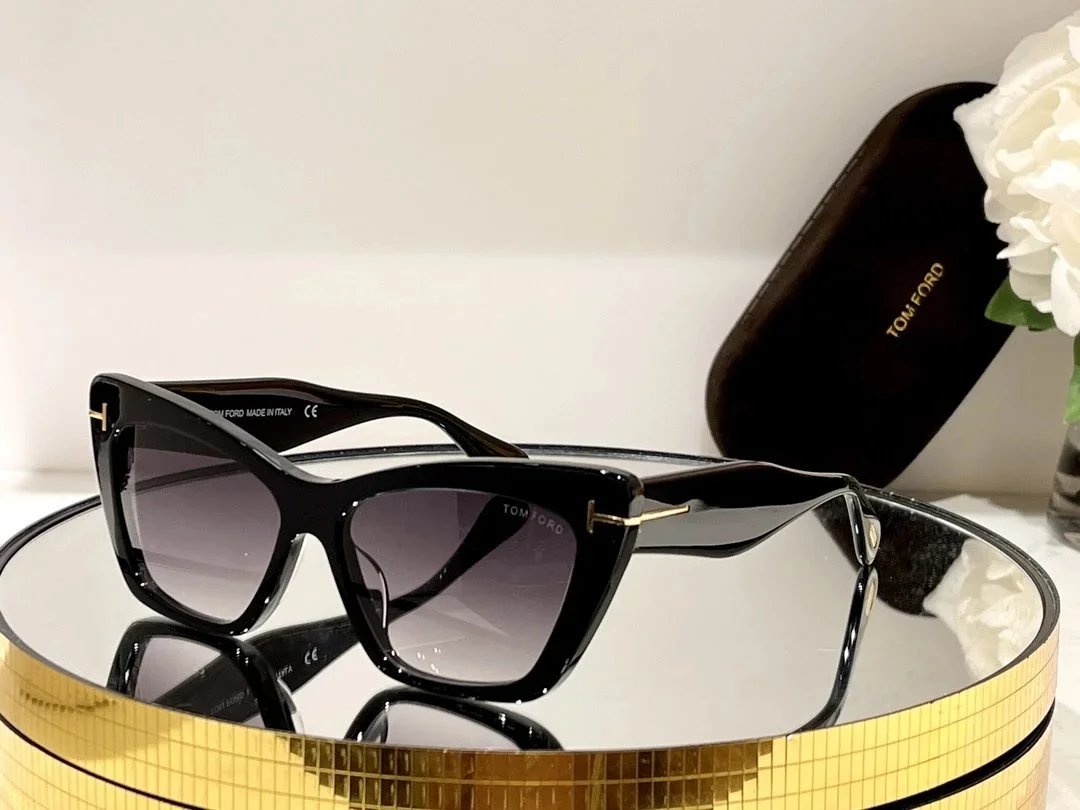 Tom Ford Eyewear Square aviator sunglasses with brow bar and T-logo temples — 20