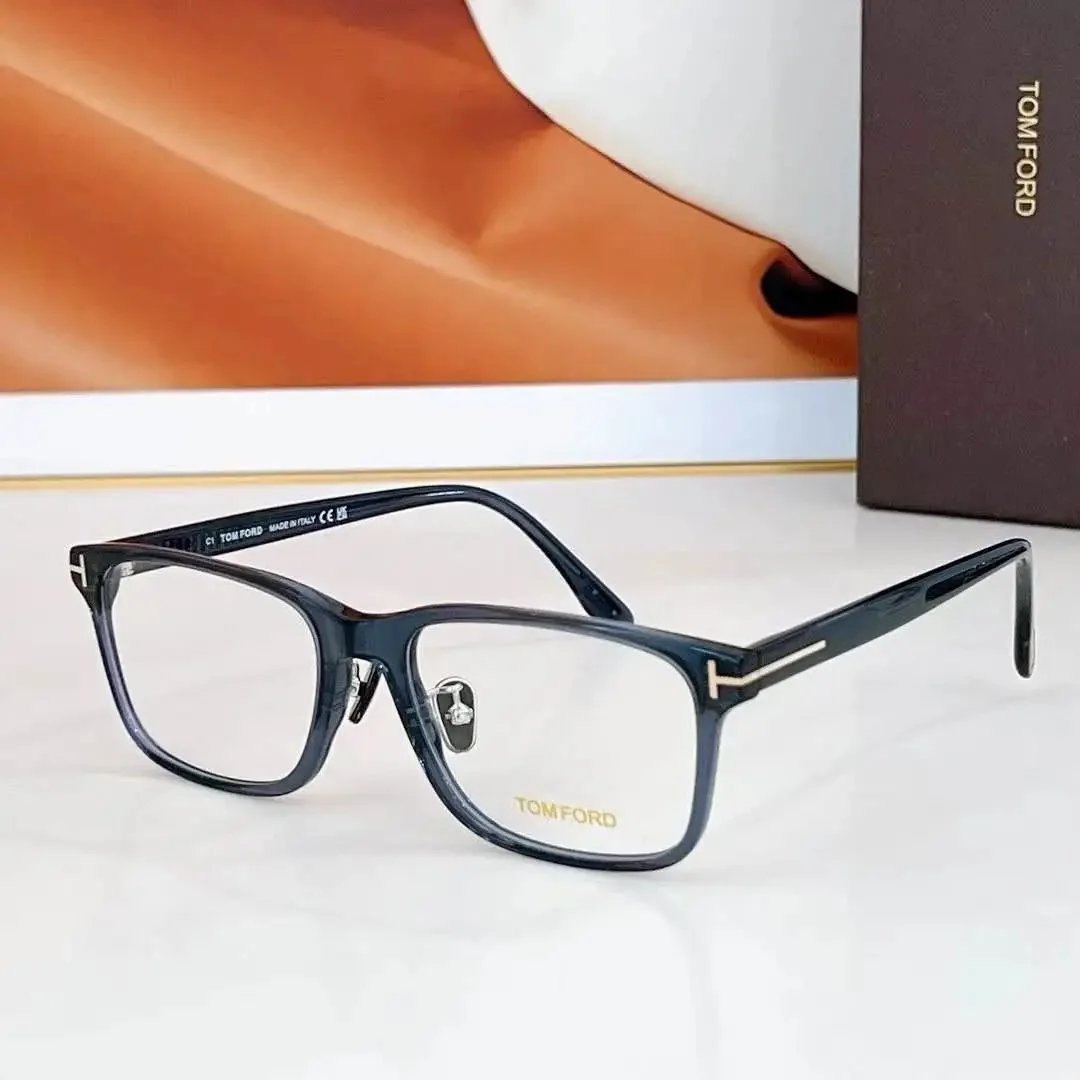 Tom Ford Eyewear Square aviator sunglasses with brow bar and T-logo temples — 37