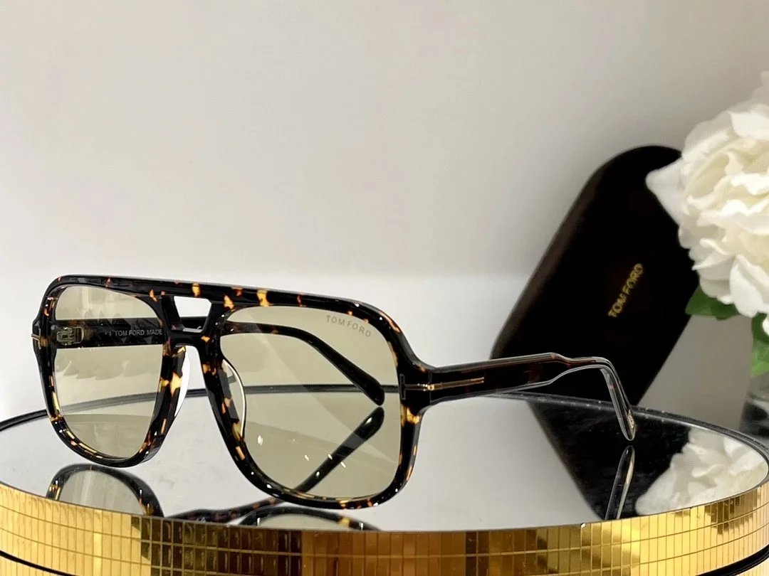 Tom Ford Eyewear Square aviator sunglasses with brow bar and T-logo temples — 15