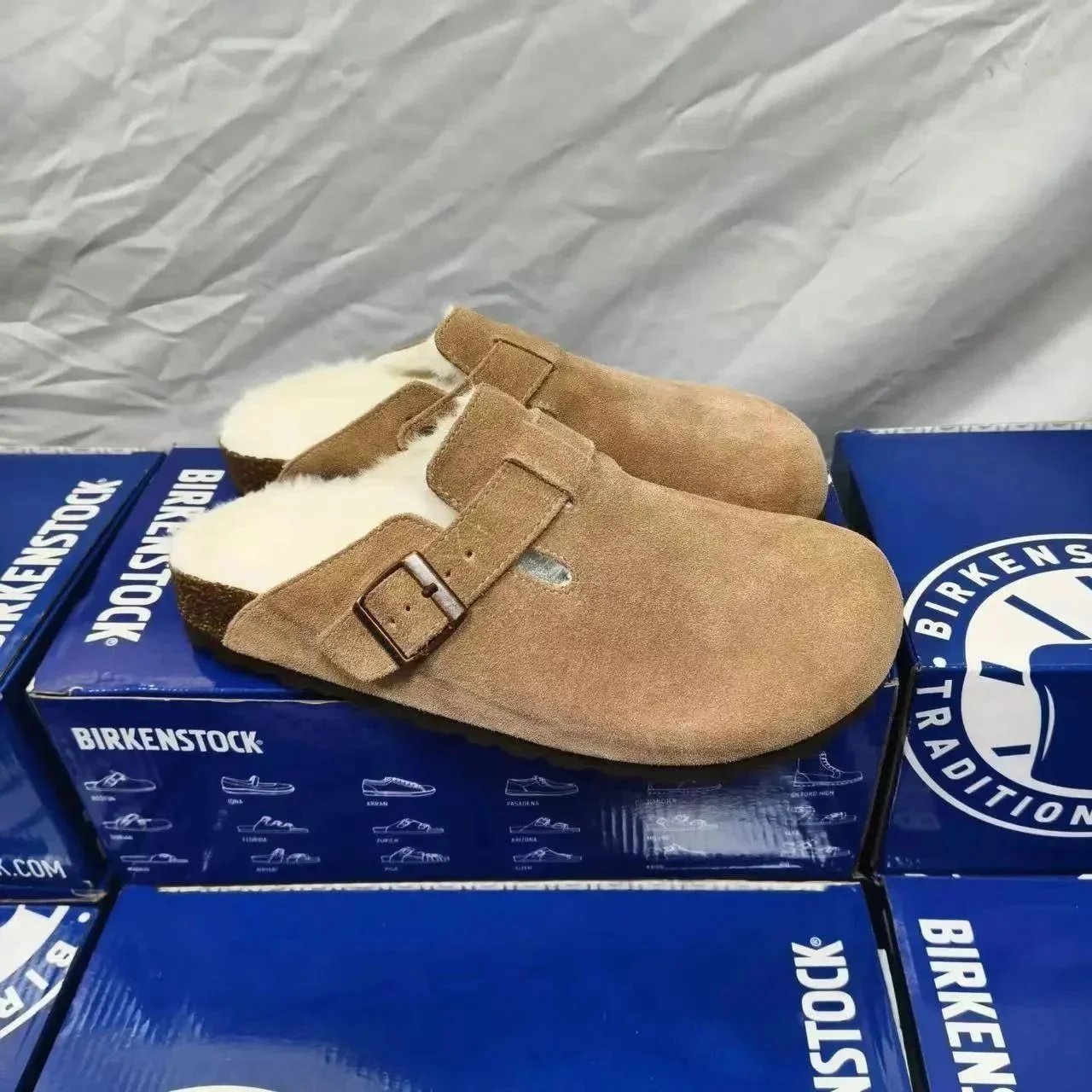 Birkenstock Birkenstock Boston Clogs in Camel with Shearling Lining Brown