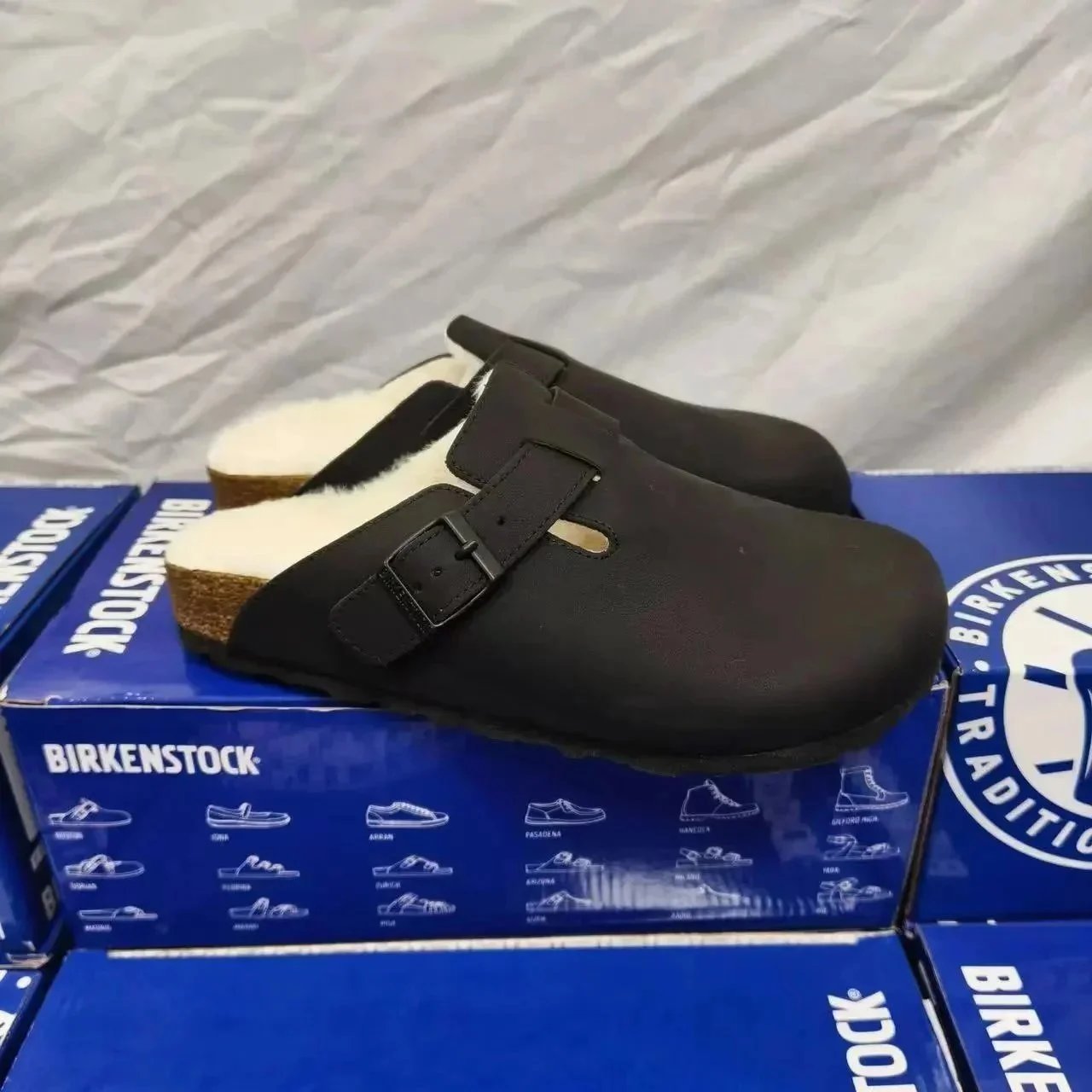 Birkenstock Birkenstock Boston Clogs with Shearling Lining - Black Leather Black