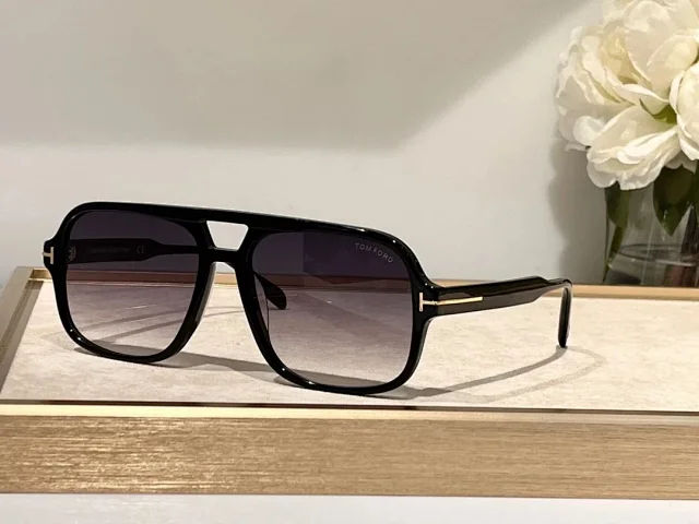 Tom Ford Eyewear Square aviator sunglasses with brow bar and T-logo temples product detail image 3