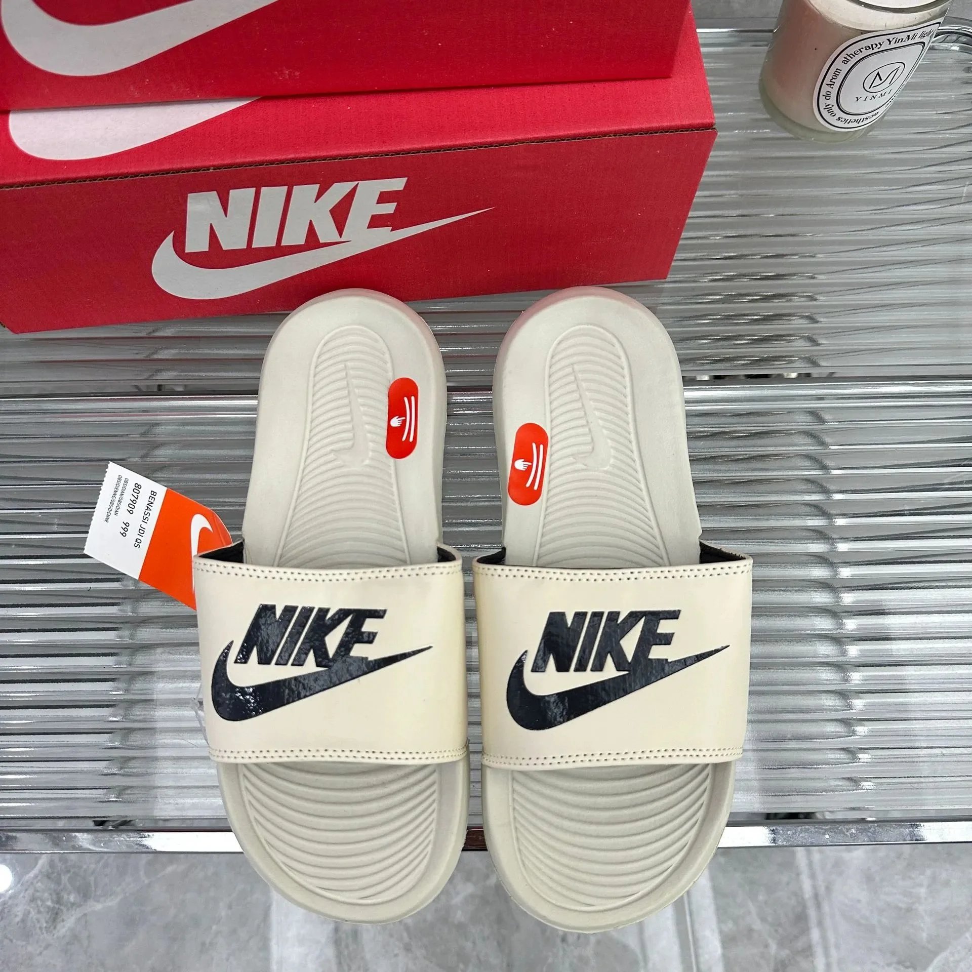 Nike Benassi Jdi Slide Sandals T-Shirt