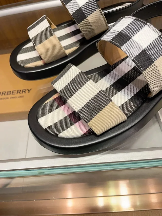 Burberry Sandals Check Cross-Strap product detail image 2